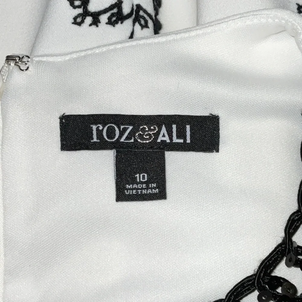 Roz & Ali Shift Dress, Size 10